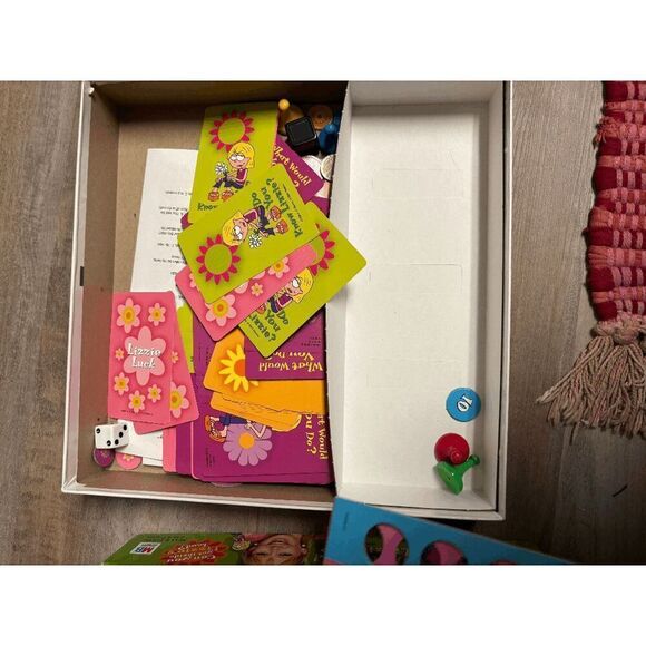 Vintage Lizzie Mcguire "What Would Lizzie Do?" Board Game (All pieces included) - Picture 5 of 6